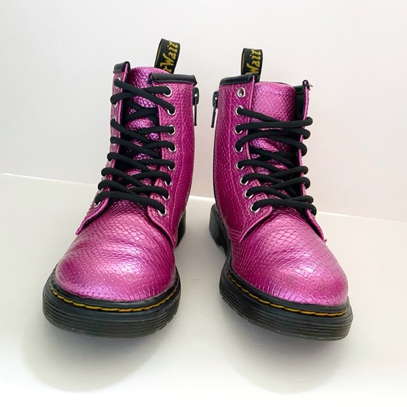 DR. MARTENS 1460 PINK REPTILE EMBOSSED LACE UP ANKLE BOOTS - Picture 3 of 10